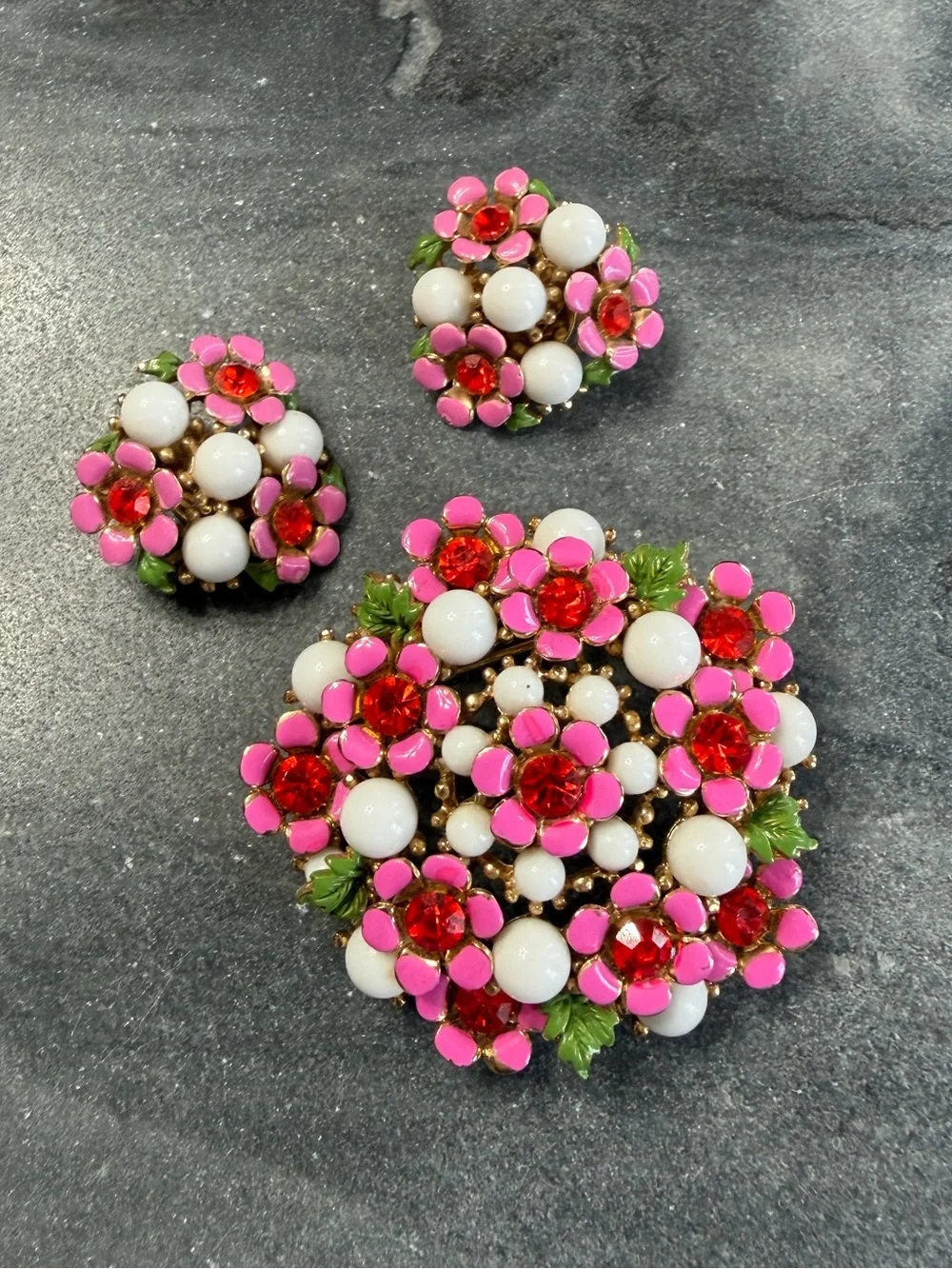 Vintage Pink Flower Power Beaded Brooch Rhinestone Clip On Earrings Set